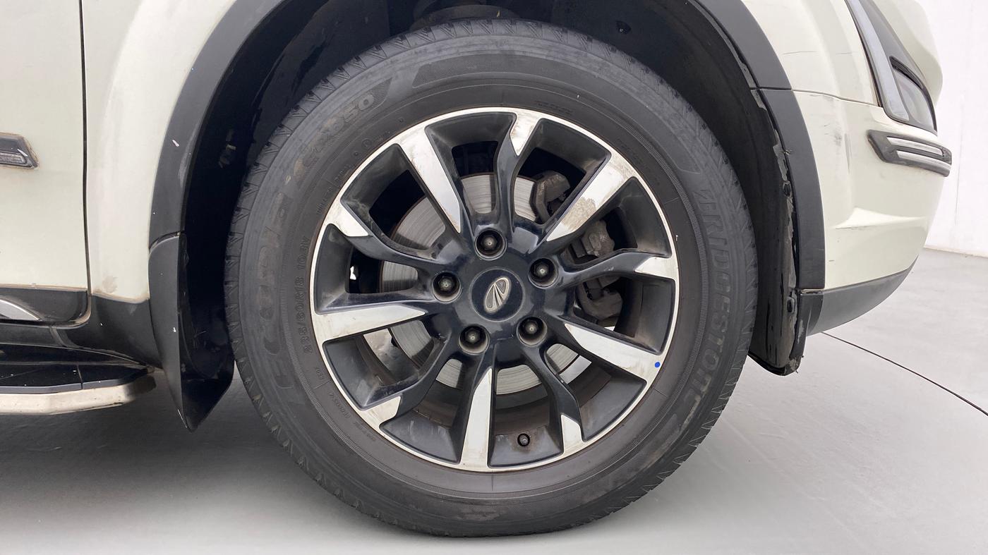 2019 Mahindra XUV500 W11 (O), Diesel, Manual, 39,098 km, Right Front Wheel