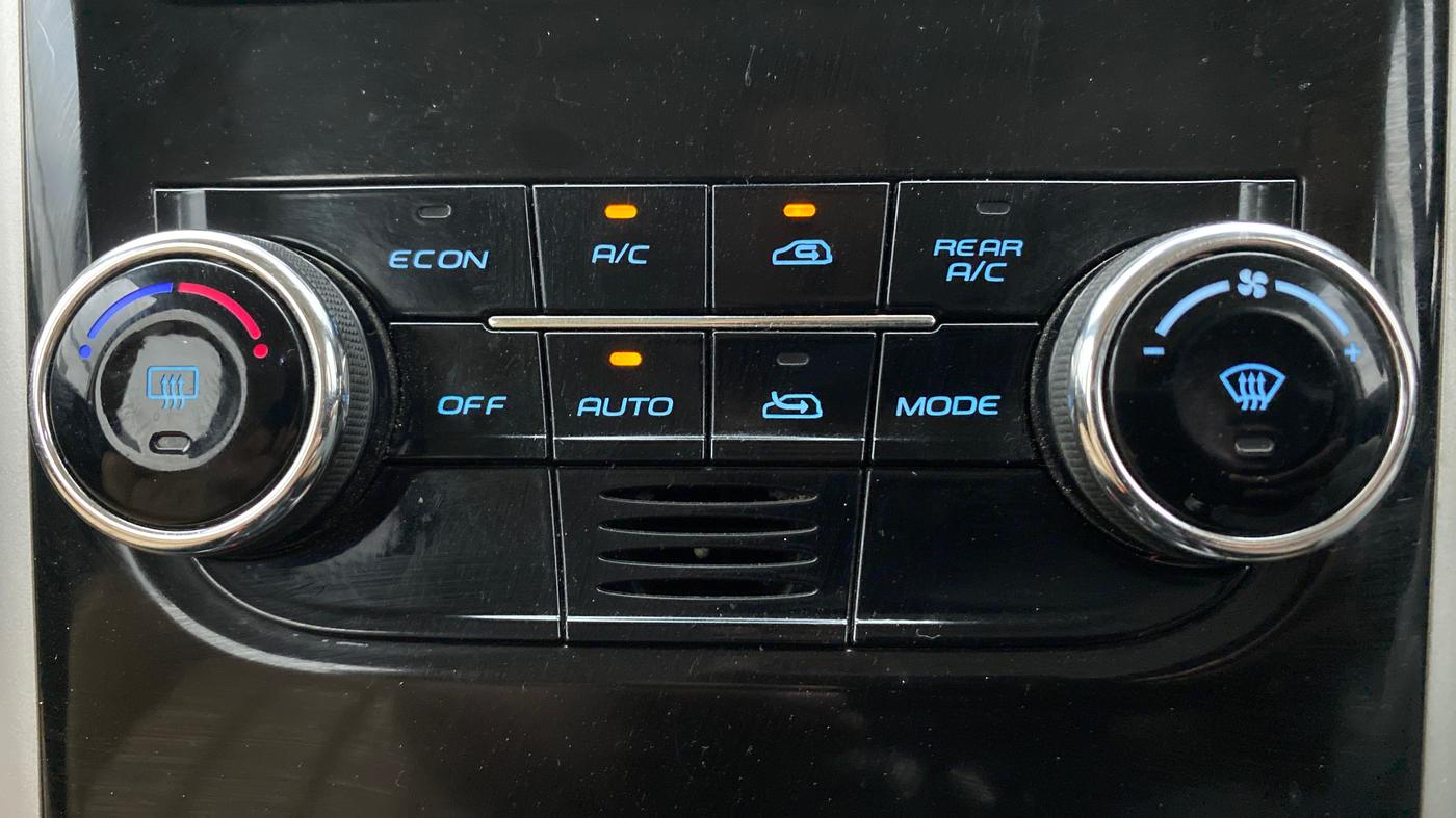 2019 Mahindra XUV500 W11 (O), Diesel, Manual, 39,098 km, Automatic Climate Control