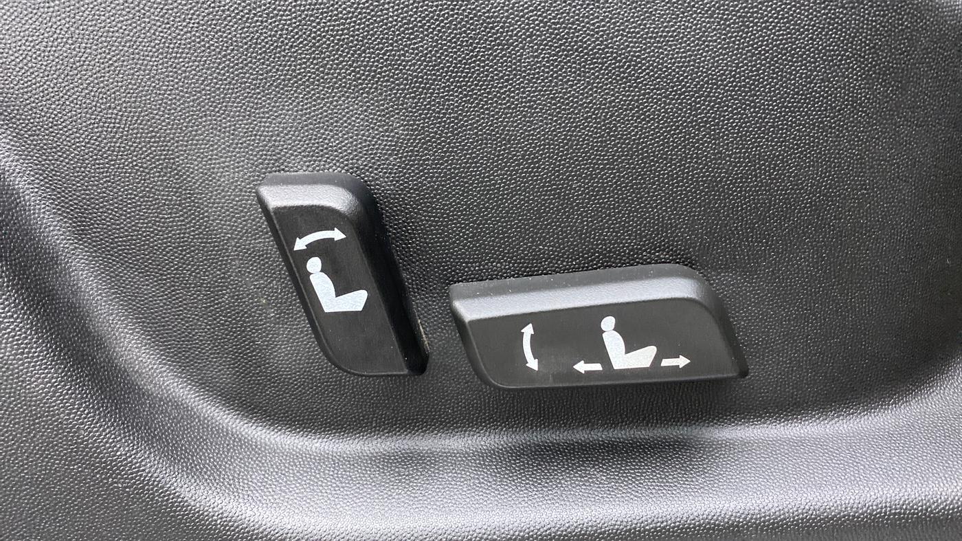 2019 Mahindra XUV500 W11 (O), Diesel, Manual, 39,098 km, Electrically Adjustable Driver's Seat
