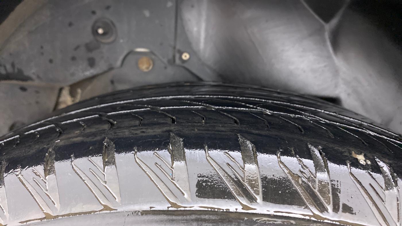 2019 Mahindra XUV500 W11 (O), Diesel, Manual, 39,098 km, Right Front Tyre Tread