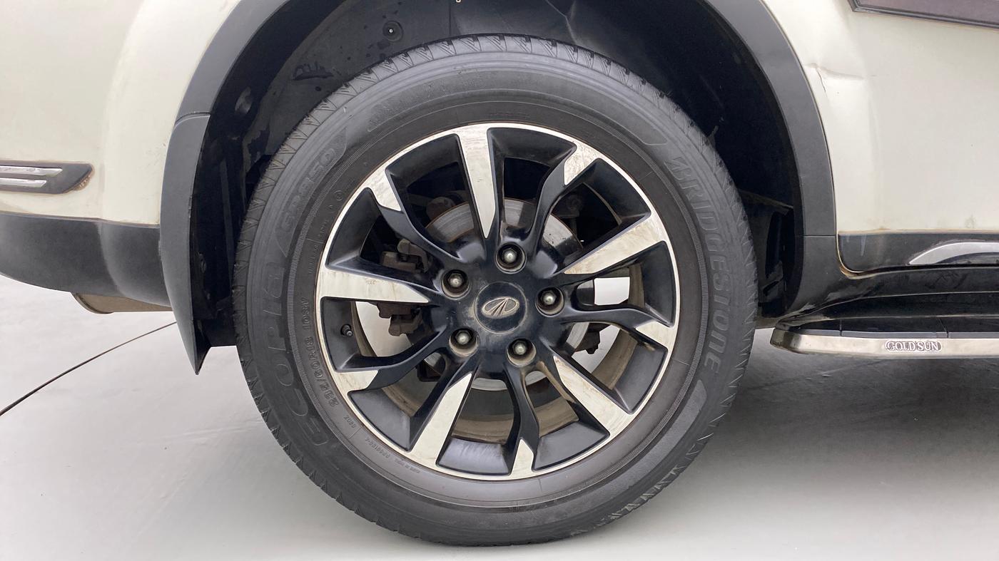 2019 Mahindra XUV500 W11 (O), Diesel, Manual, 39,098 km, Right Rear Wheel