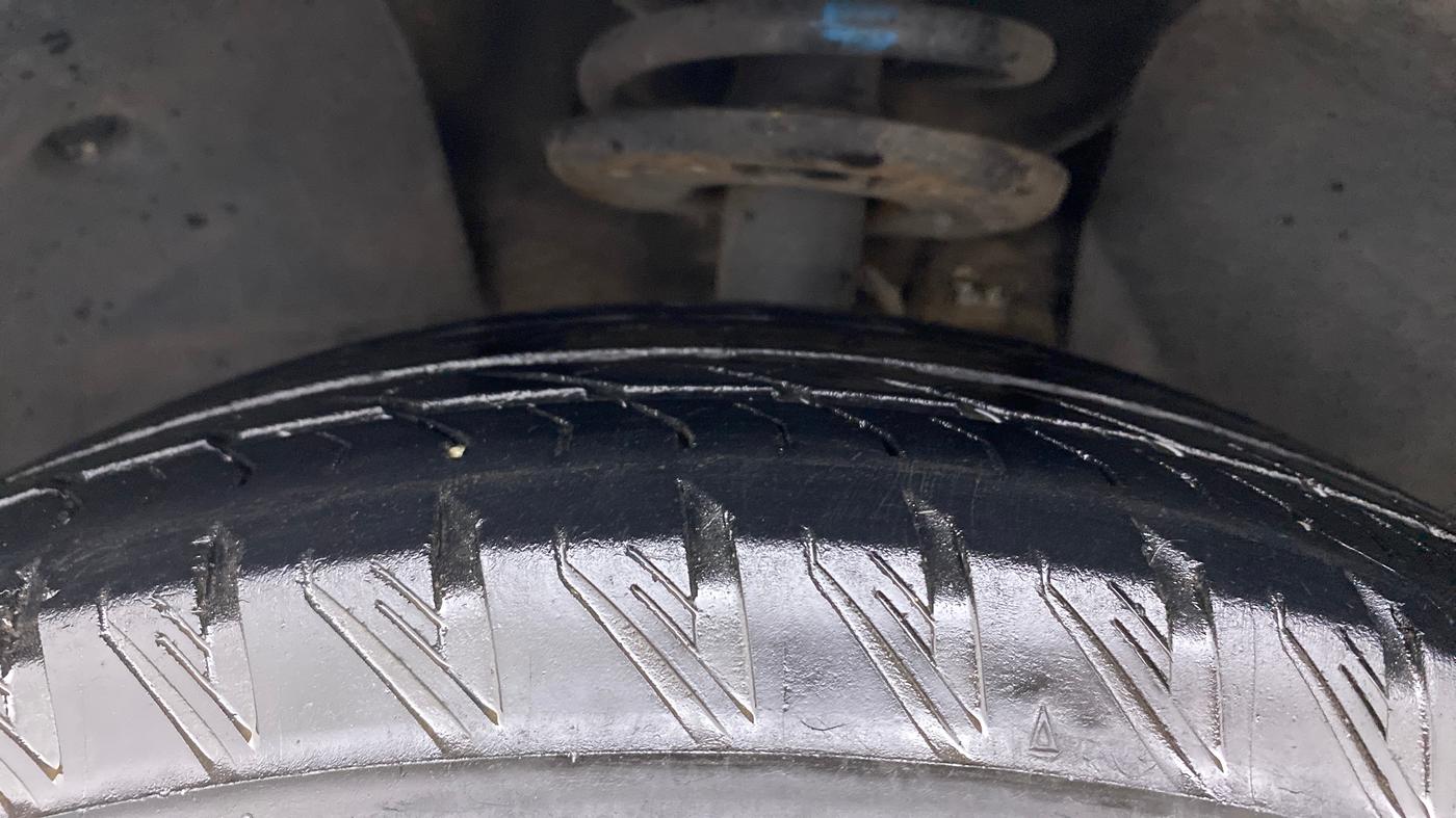 2019 Mahindra XUV500 W11 (O), Diesel, Manual, 39,098 km, Left Front Tyre Tread