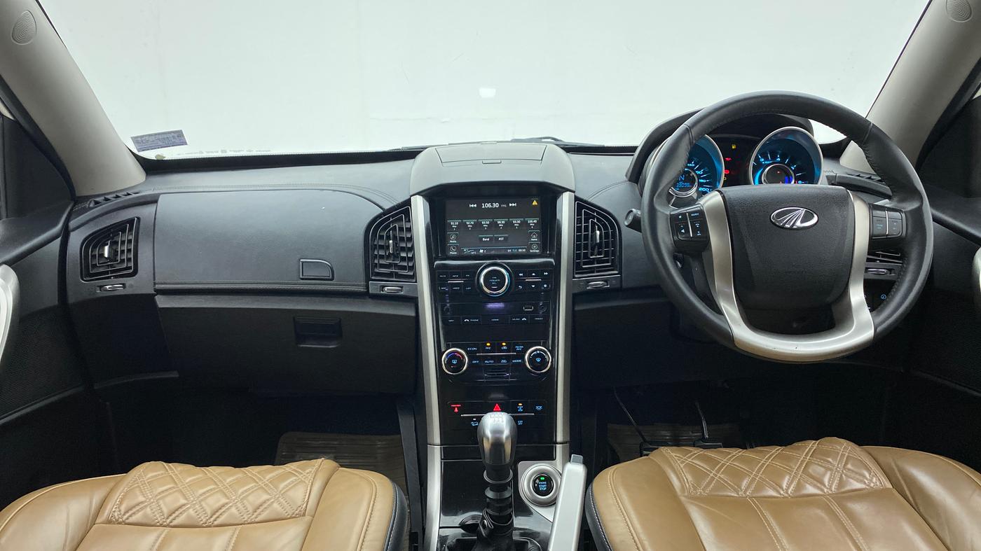 2019 Mahindra XUV500 W11 (O), Diesel, Manual, 39,098 km, Dashboard