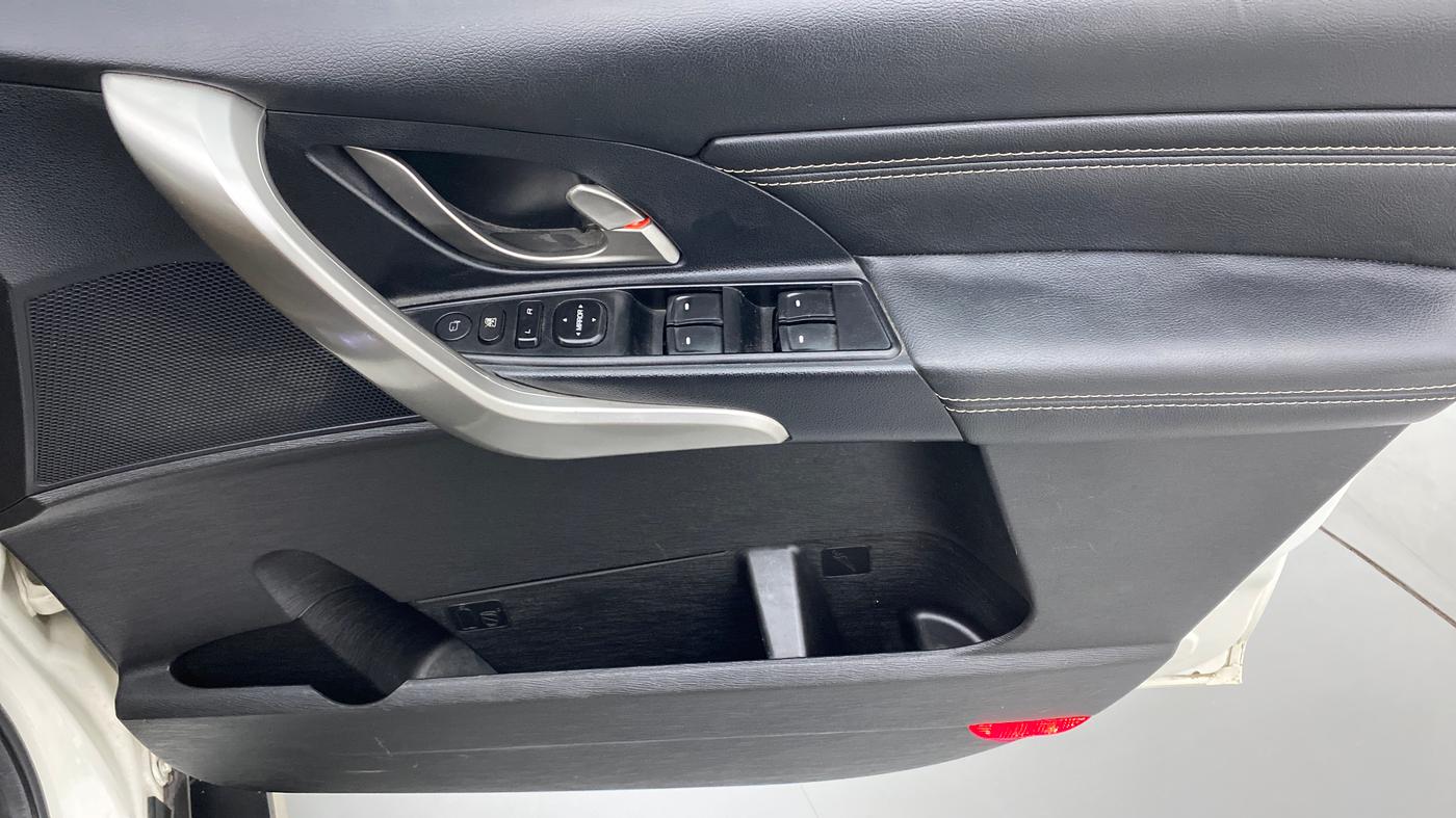 2019 Mahindra XUV500 W11 (O), Diesel, Manual, 39,098 km, Driver Side Door Panels Control