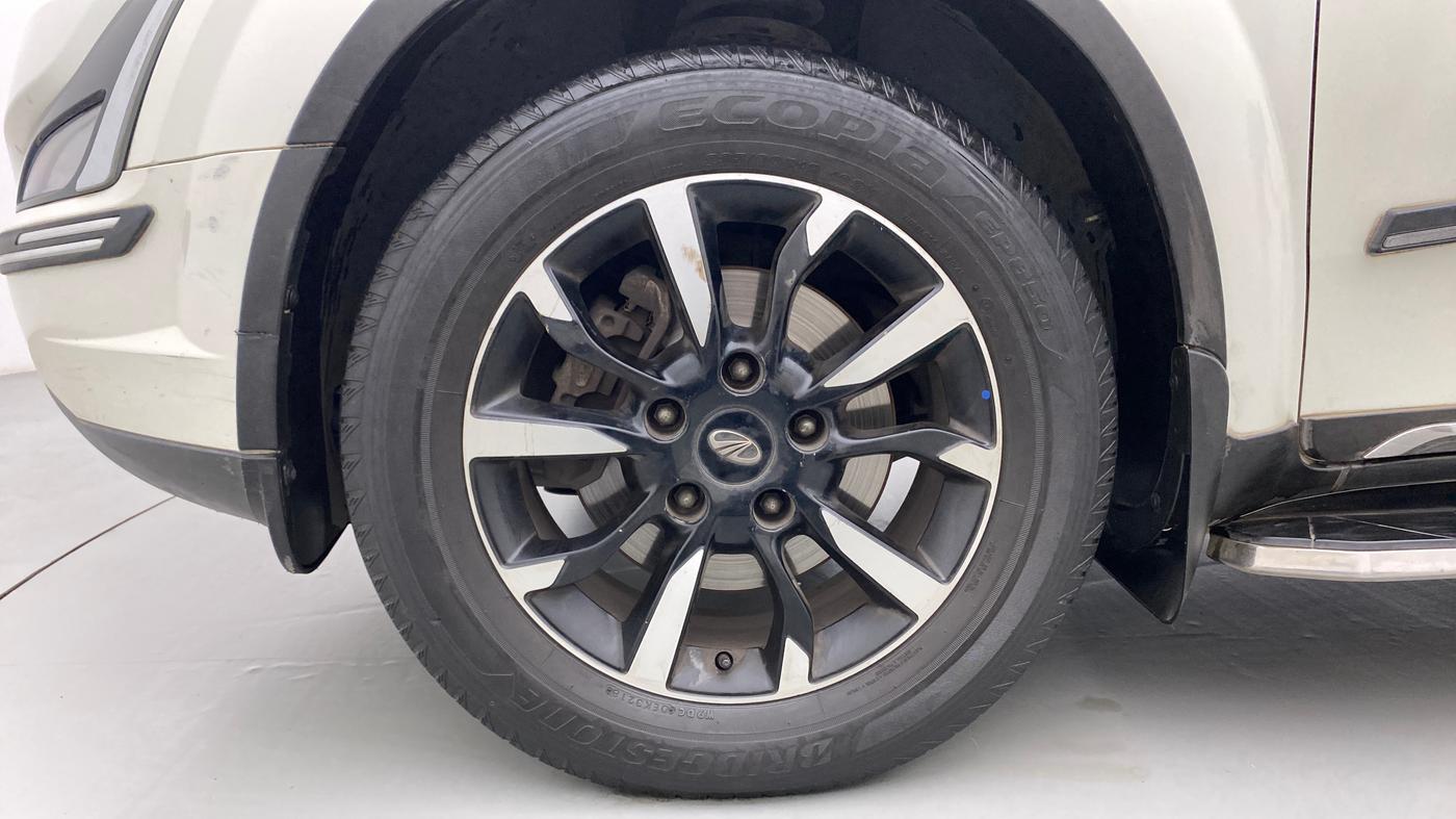 2019 Mahindra XUV500 W11 (O), Diesel, Manual, 39,098 km, Left Front Wheel