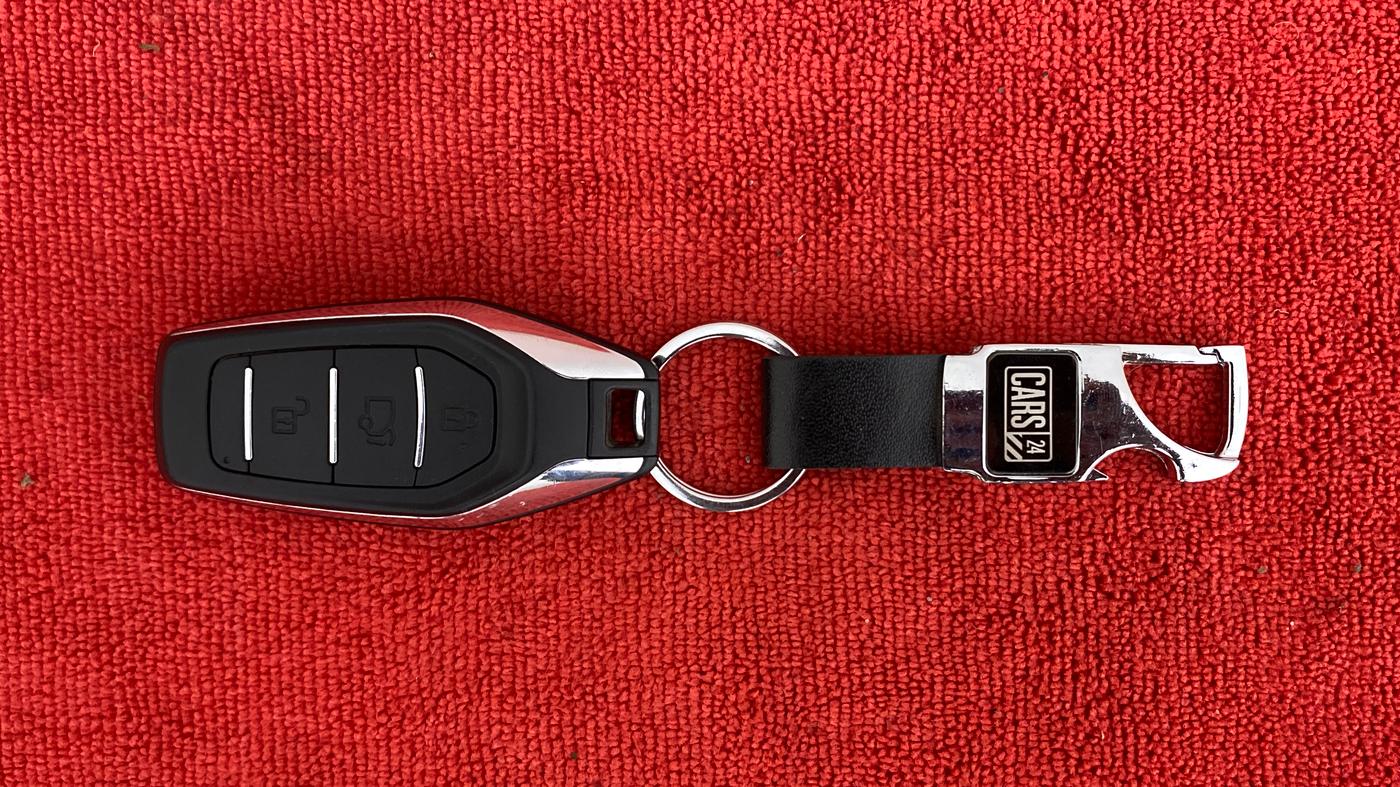 2019 Mahindra XUV500 W11 (O), Diesel, Manual, 39,098 km, Key Close Up