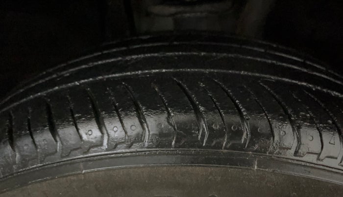 2021 Nissan MAGNITE XV PREMIUM, Petrol, Manual, 38,355 km, Right Front Tyre Tread