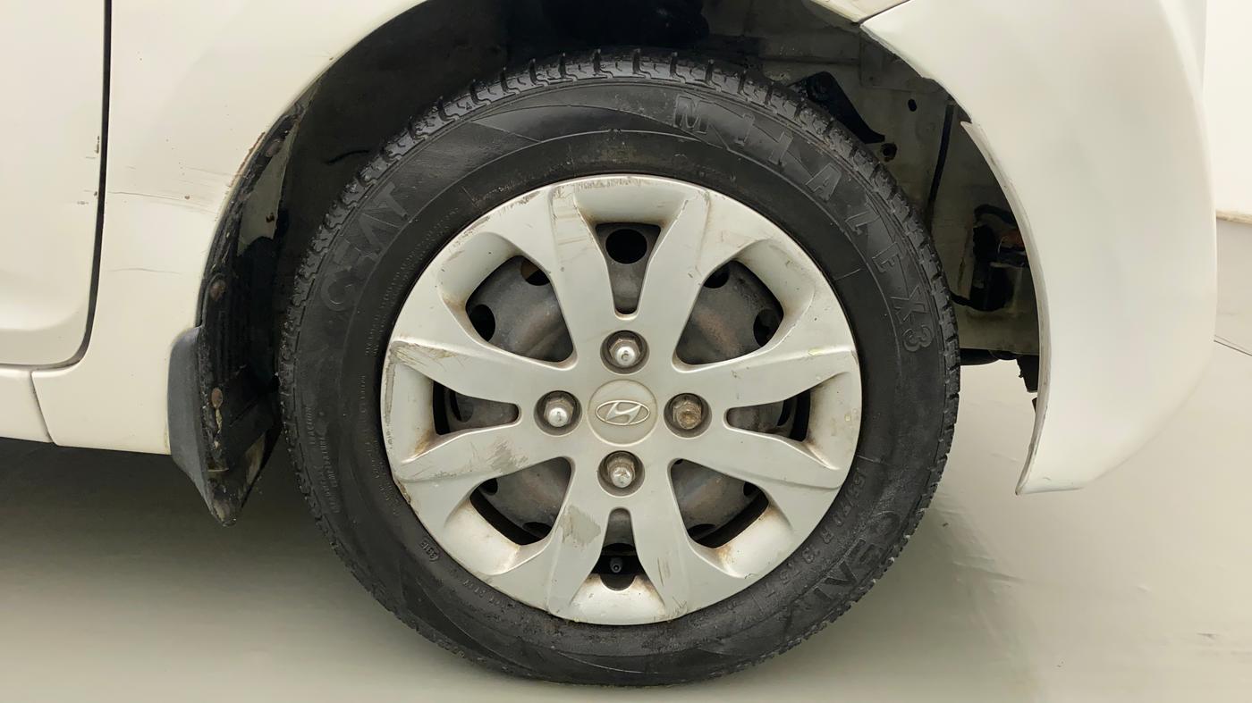 2016 Hyundai Eon SPORTZ, Petrol, Manual, 91,584 km, Right Front Wheel