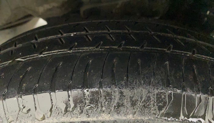 2016 Hyundai Eon SPORTZ, Petrol, Manual, 91,584 km, Left Rear Tyre Tread