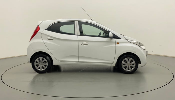 2016 Hyundai Eon SPORTZ, Petrol, Manual, 91,584 km, Right Side View