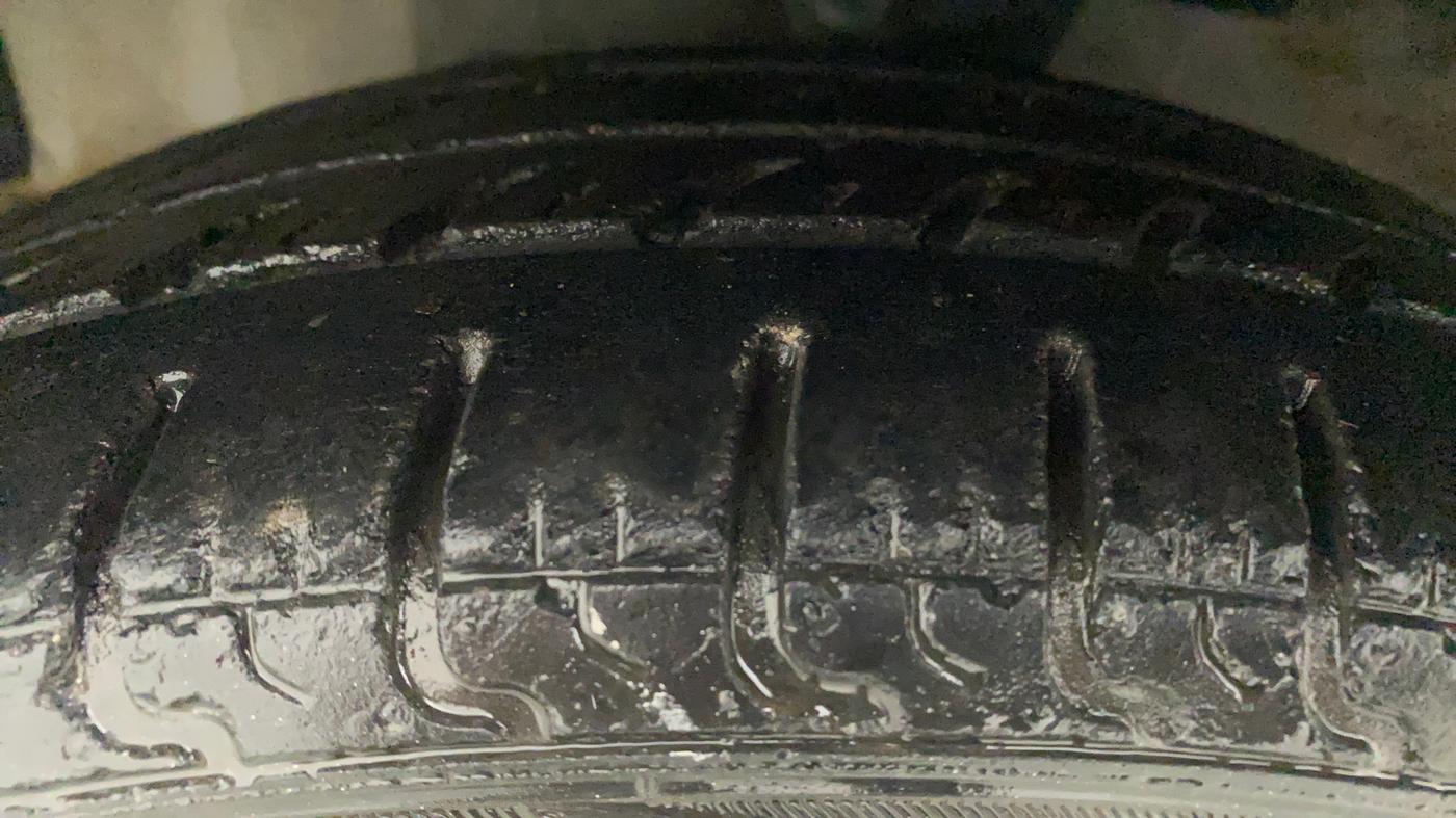 2016 Hyundai Eon SPORTZ, Petrol, Manual, 91,584 km, Left Front Tyre Tread