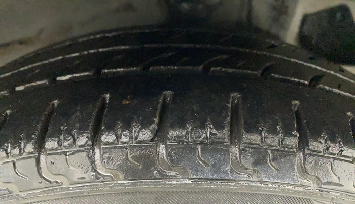 2016 Hyundai Eon SPORTZ, Petrol, Manual, 91,584 km, Right Front Tyre Tread