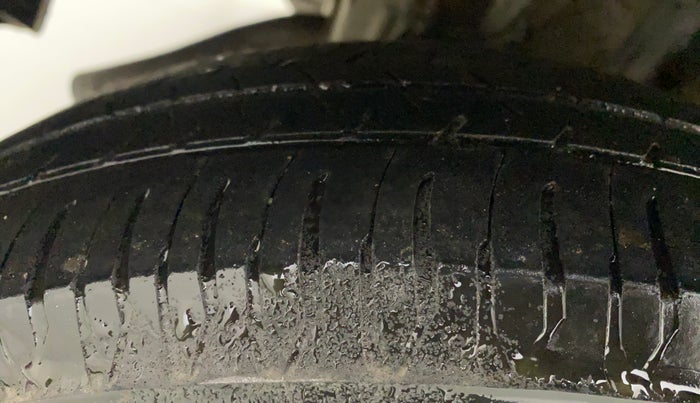 2016 Hyundai Eon SPORTZ, Petrol, Manual, 91,584 km, Right Rear Tyre Tread