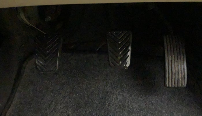 2016 Hyundai Eon SPORTZ, Petrol, Manual, 91,584 km, Pedals