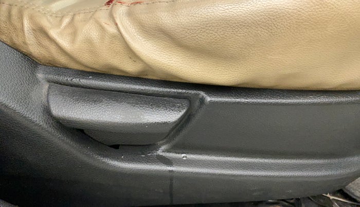 2016 Hyundai Eon SPORTZ, Petrol, Manual, 91,584 km, Driver Side Adjustment Panel