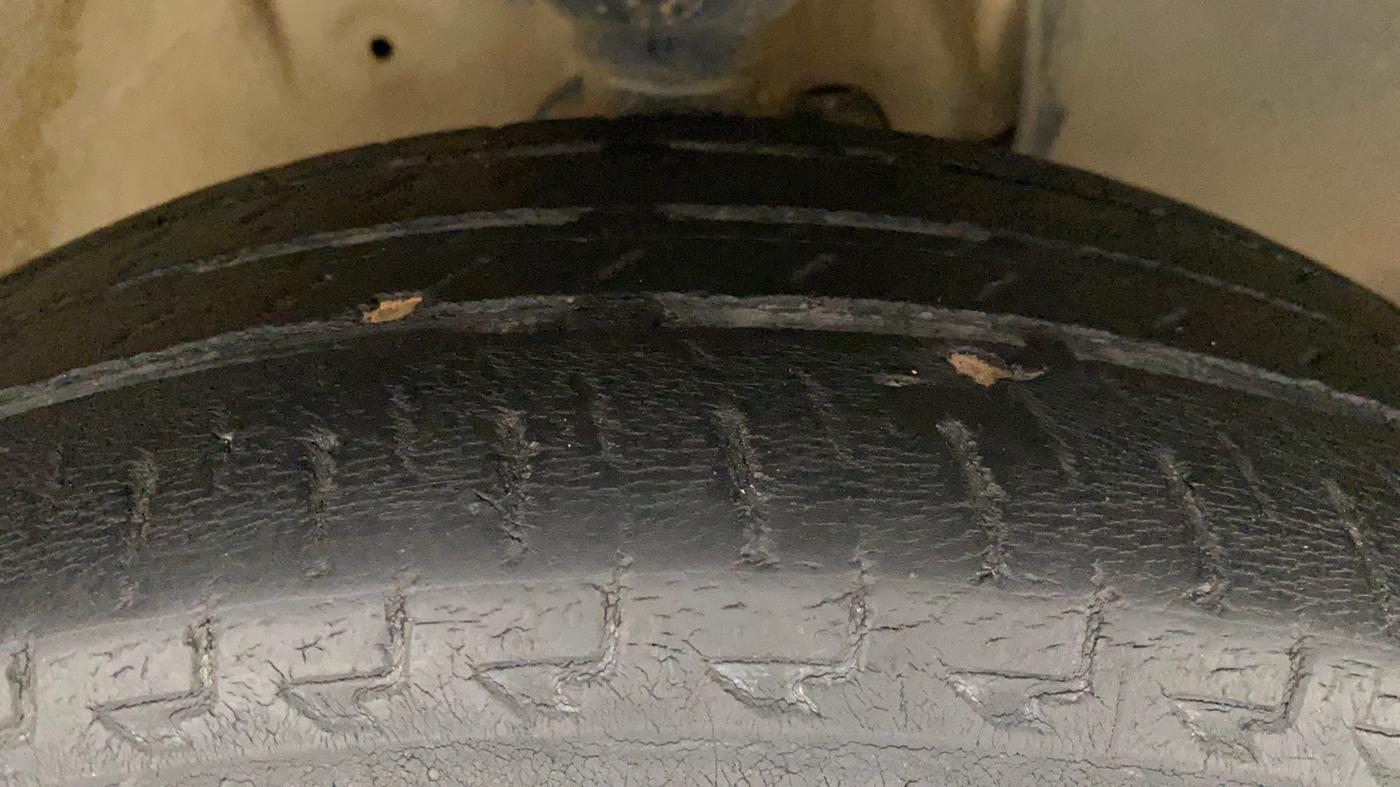 2017 Maruti IGNIS ZETA 1.2, Petrol, Manual, 70,228 km, Right Front Tyre Tread