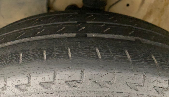 2017 Maruti IGNIS ZETA 1.2, Petrol, Manual, 70,228 km, Left Front Tyre Tread