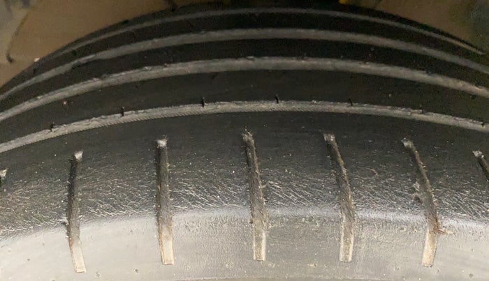 2017 Maruti Baleno ALPHA CVT PETROL 1.2, Petrol, Automatic, 44,469 km, Left Front Tyre Tread