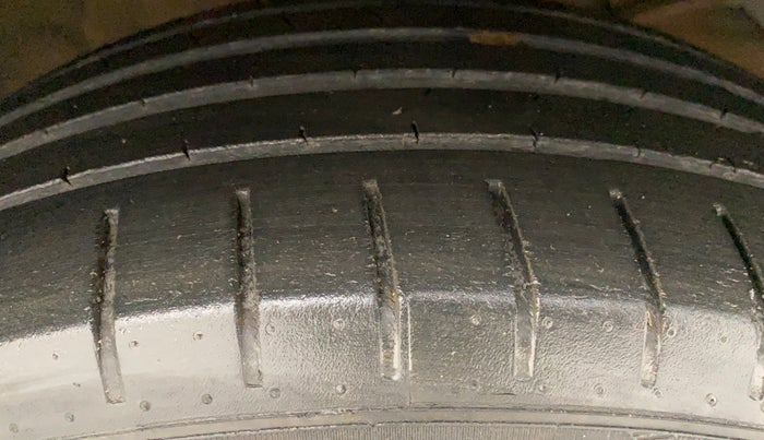 2017 Maruti Baleno ALPHA CVT PETROL 1.2, Petrol, Automatic, 44,469 km, Right Front Tyre Tread