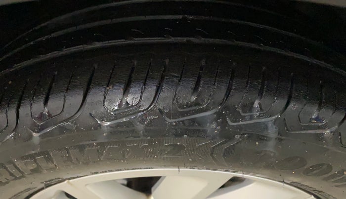 2024 Volkswagen TAIGUN HIGHLINE 1.0 TSI MT, Petrol, Manual, 30,678 km, Right Front Tyre Tread