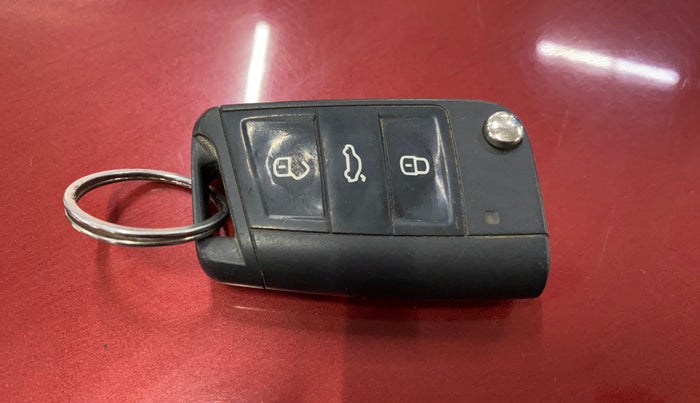 2024 Volkswagen TAIGUN HIGHLINE 1.0 TSI MT, Petrol, Manual, 30,678 km, Key Close Up