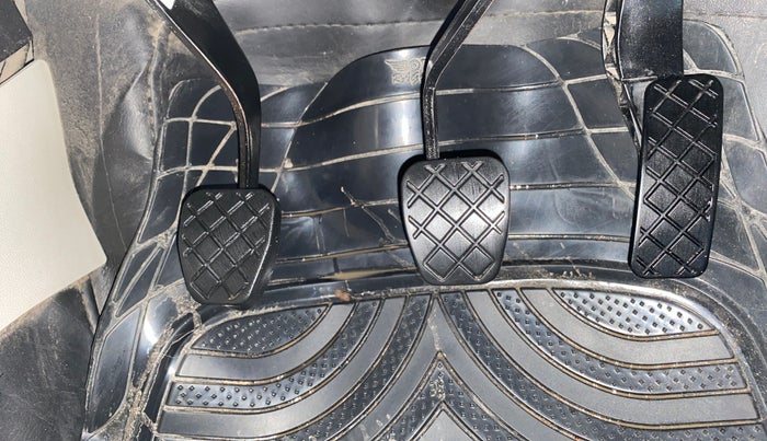 2024 Volkswagen TAIGUN HIGHLINE 1.0 TSI MT, Petrol, Manual, 30,678 km, Pedals