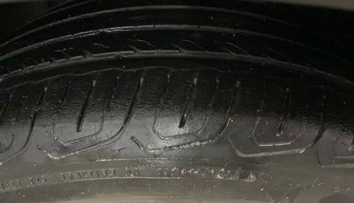 2024 Volkswagen TAIGUN HIGHLINE 1.0 TSI MT, Petrol, Manual, 30,678 km, Left Front Tyre Tread