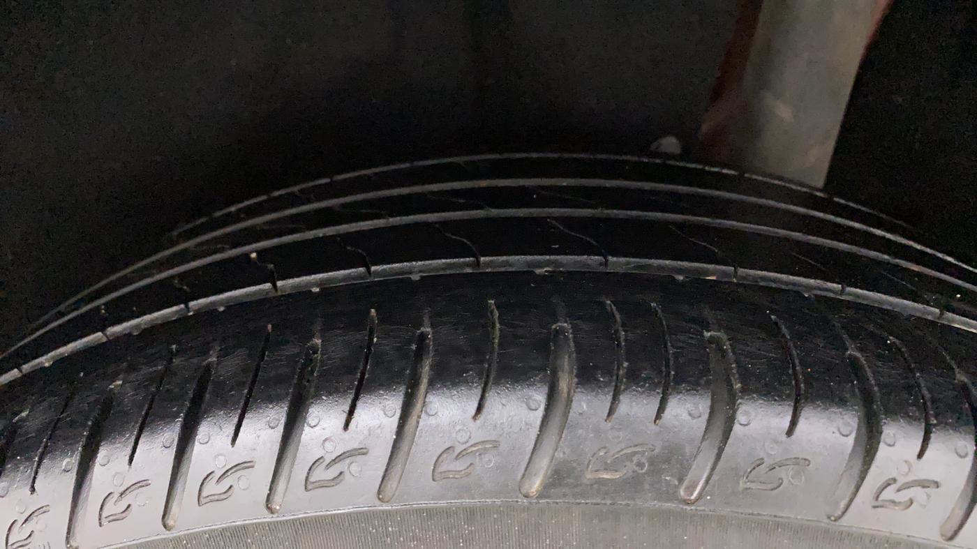 2020 Maruti Vitara Brezza ZXI PLUS AT DUAL TONE SHVS, Petrol, Automatic, 48,436 km, Left Rear Tyre Tread