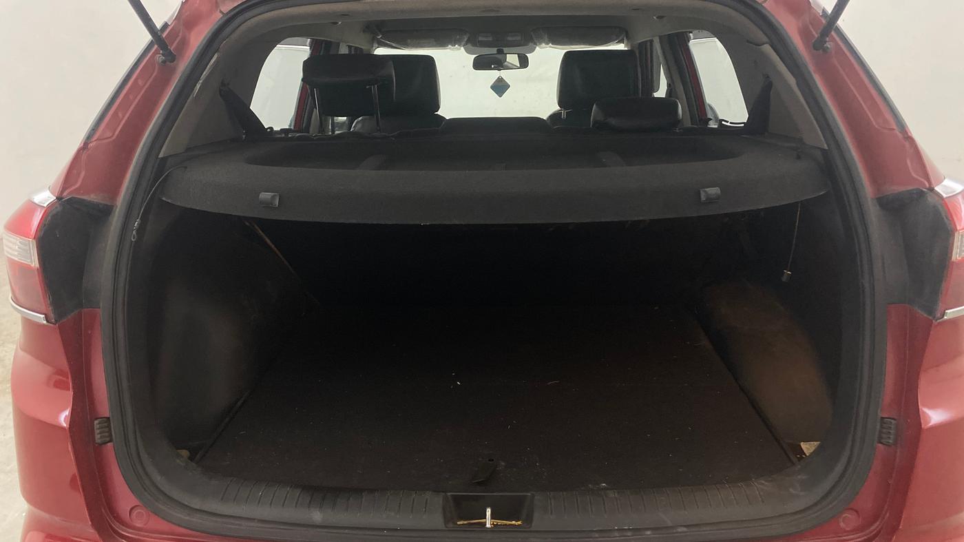 2017 Hyundai Creta SX PLUS 1.6 PETROL, Petrol, Manual, 47,682 km, Boot Inside