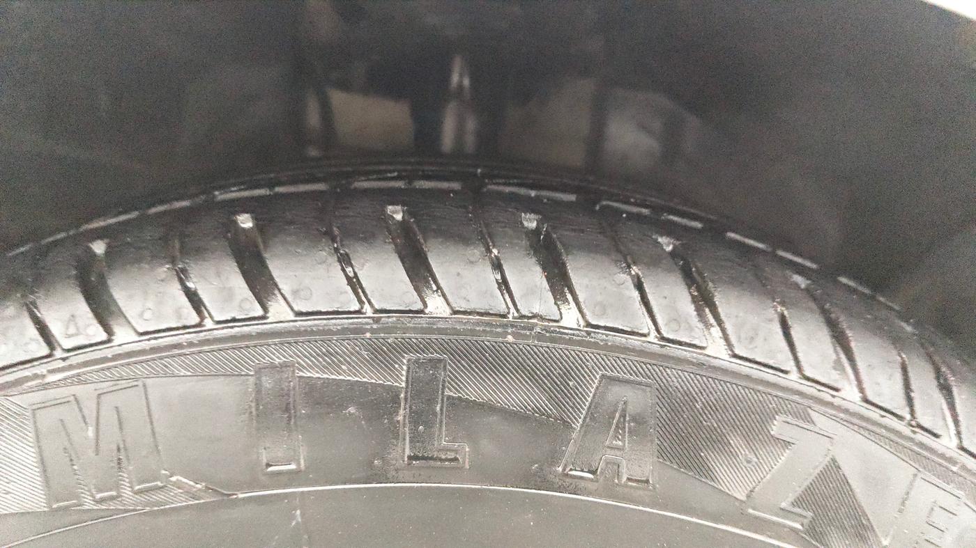 2016 Ford Figo Aspire TITANIUM 1.2 PETROL, Petrol, Manual, 83,026 km, Right Front Tyre Tread