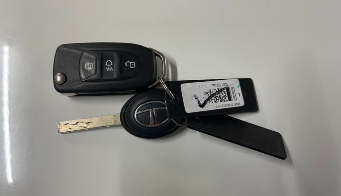 2023 Tata NEXON SMART+ 1.2 PETROL, Petrol, Manual, 25,194 km, Key Close Up