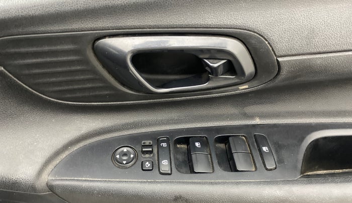 2022 Hyundai NEW I20 SPORTZ 1.2 MT, Petrol, Manual, 35,834 km, Driver Side Door Panels Control