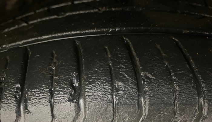 2022 Hyundai NEW I20 SPORTZ 1.2 MT, Petrol, Manual, 35,834 km, Right Front Tyre Tread