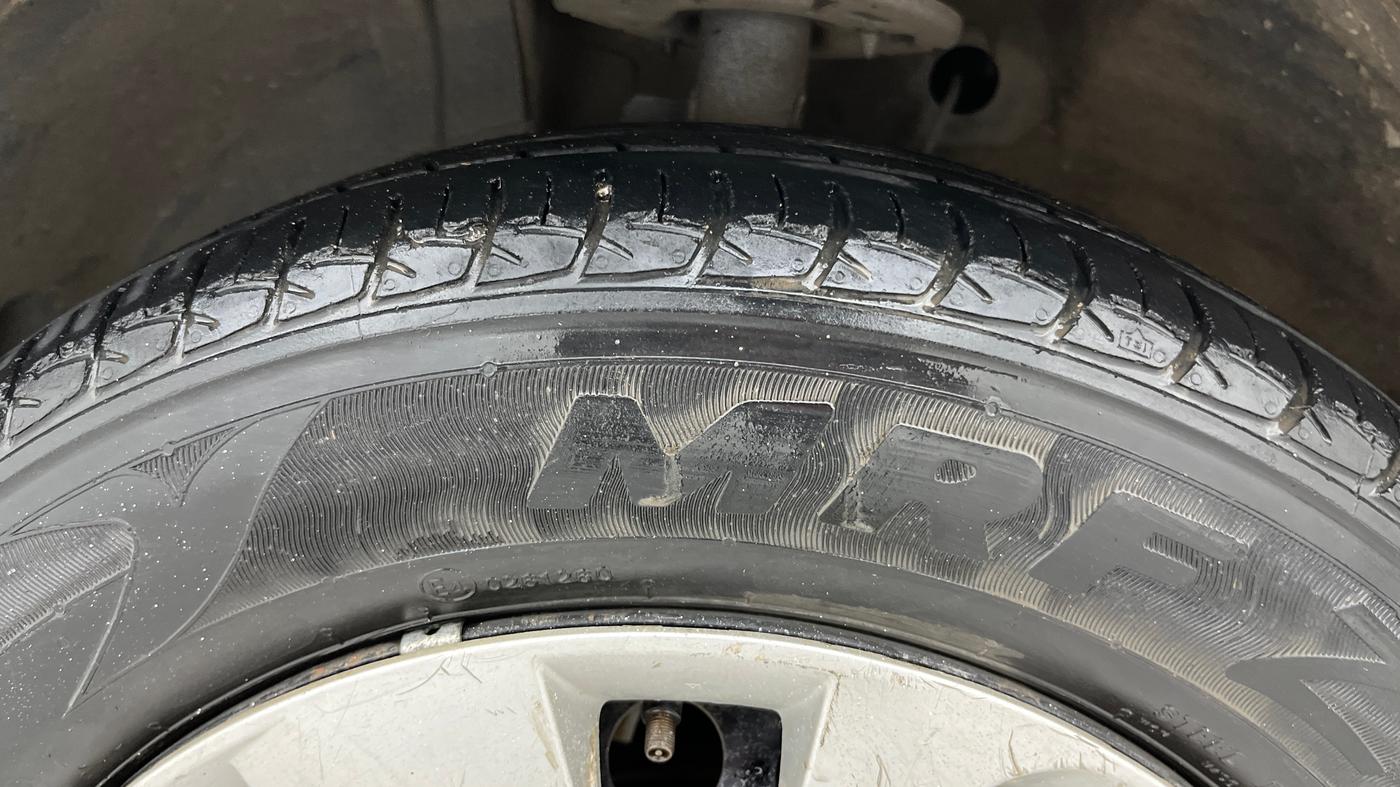 2015 Maruti Baleno DELTA CVT PETROL 1.2, Petrol, Automatic, 92,838 km, Left Front Tyre Tread