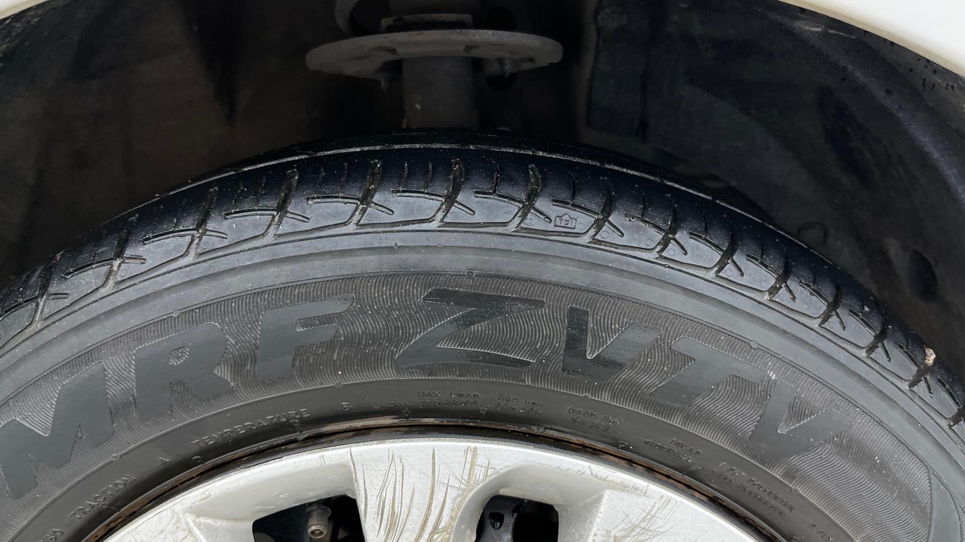 2015 Maruti Baleno DELTA CVT PETROL 1.2, Petrol, Automatic, 92,838 km, Right Front Tyre Tread