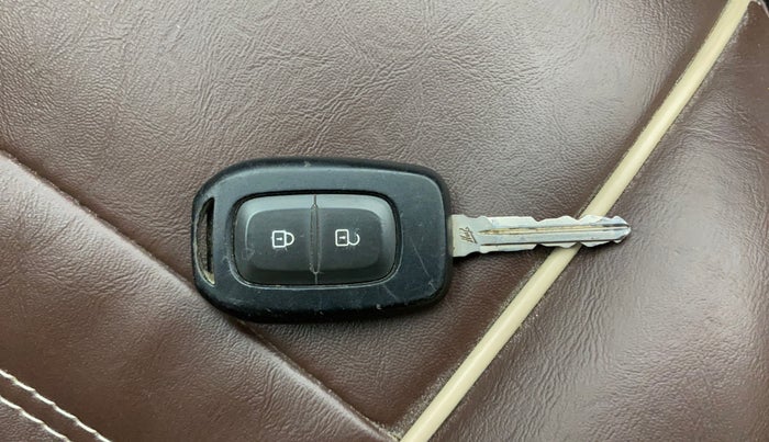 2021 Nissan MAGNITE XV MT, Petrol, Manual, 38,103 km, Key Close Up