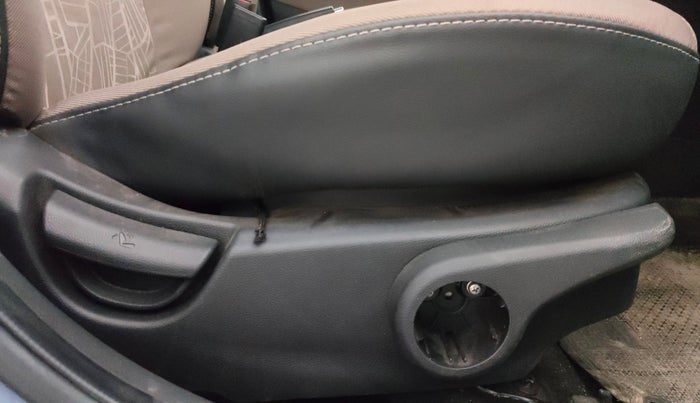 2014 Hyundai Xcent S (O) 1.2, Petrol, Manual, 64,985 km, Driver Side Adjustment Panel