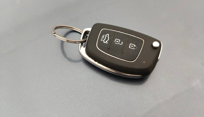 2014 Hyundai Xcent S (O) 1.2, Petrol, Manual, 64,985 km, Key Close Up