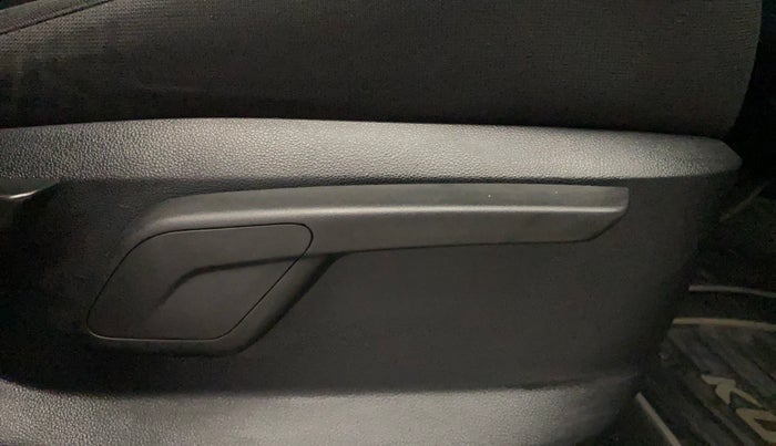 2017 Mahindra Kuv100 K8 6 STR, Petrol, Manual, 12,171 km, Driver Side Adjustment Panel