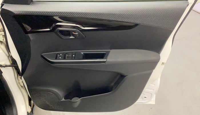 2017 Mahindra Kuv100 K8 6 STR, Petrol, Manual, 12,171 km, Driver Side Door Panels Control