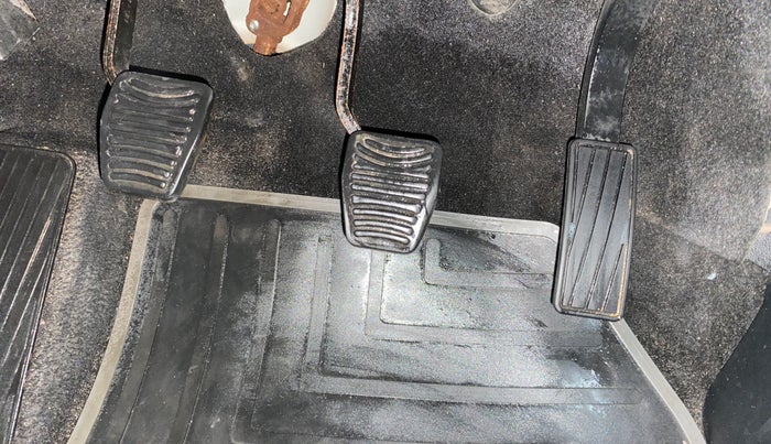 2017 Mahindra Kuv100 K8 6 STR, Petrol, Manual, 12,171 km, Pedals