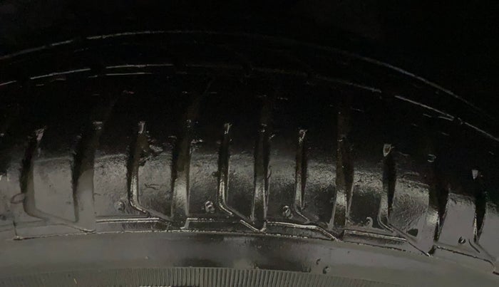 2017 Mahindra Kuv100 K8 6 STR, Petrol, Manual, 12,171 km, Left Front Tyre Tread