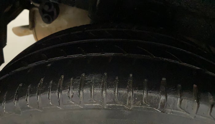 2017 Mahindra Kuv100 K8 6 STR, Petrol, Manual, 12,171 km, Right Rear Tyre Tread