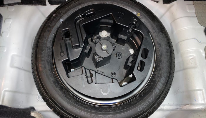 2017 Mahindra Kuv100 K8 6 STR, Petrol, Manual, 12,171 km, Spare Tyre