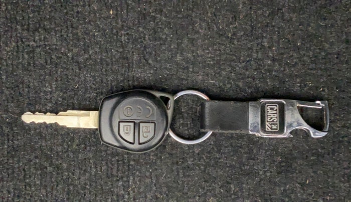 2017 Maruti Dzire VDI, Diesel, Manual, 82,074 km, Key Close Up