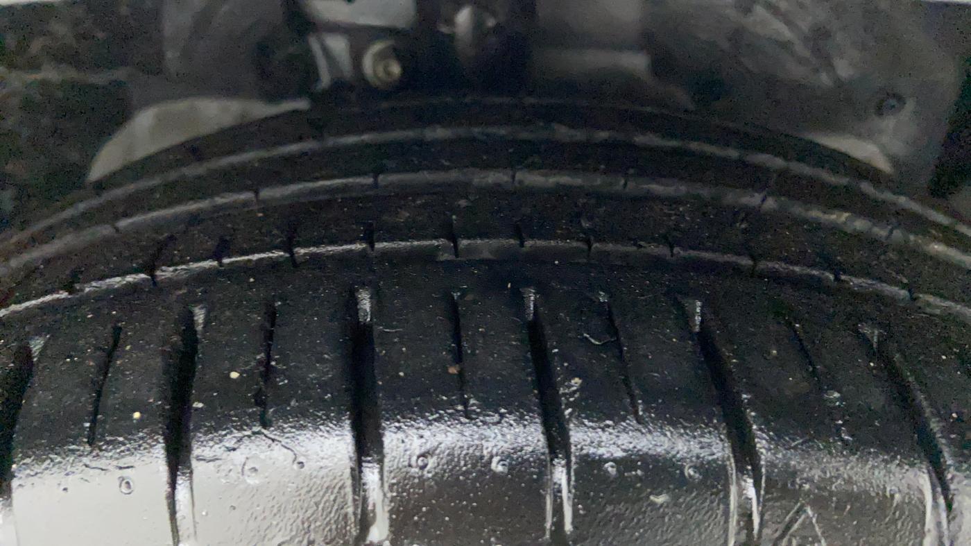 2018 Ford Figo Aspire 1.2 TITANIUM PETROL, Petrol, Manual, 27,077 km, Right Front Tyre Tread