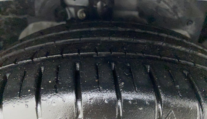 2018 Ford Figo Aspire 1.2 TITANIUM PETROL, Petrol, Manual, 27,077 km, Right Front Tyre Tread