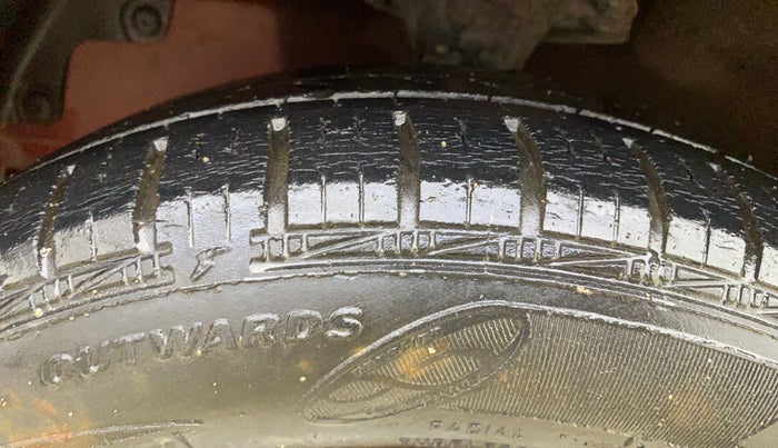 2014 Hyundai Eon MAGNA +, Petrol, Manual, 27,630 km, Left Front Tyre Tread