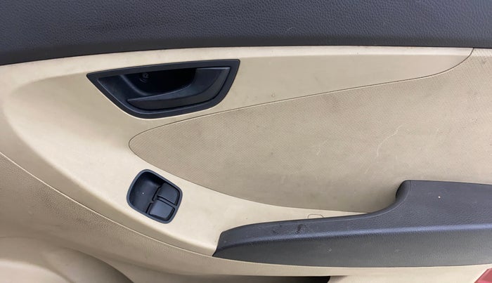 2014 Hyundai Eon MAGNA +, Petrol, Manual, 27,630 km, Driver Side Door Panels Control