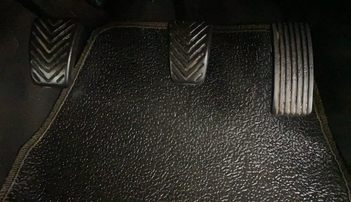 2014 Hyundai Eon MAGNA +, Petrol, Manual, 27,630 km, Pedals